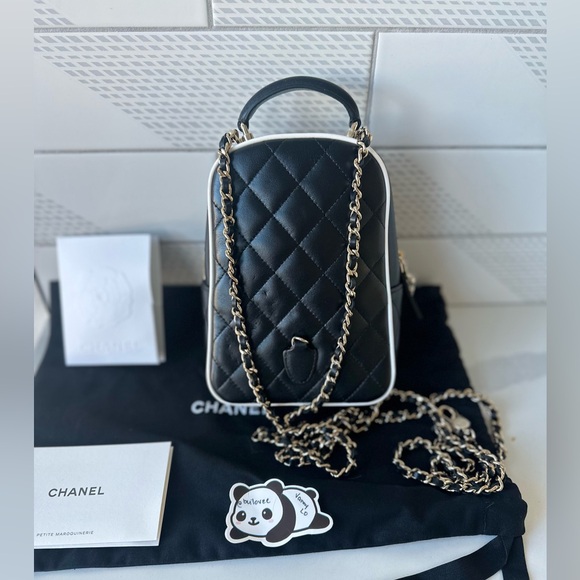 New Authentic CHANEL MINI BACKPACK BAG Crossbody BLACK WHITE TRIM 25P - Picture 3 of 4